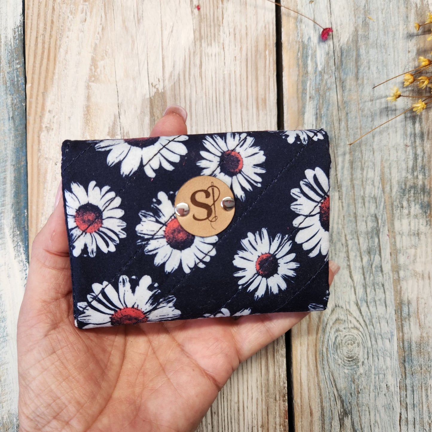 Noa Wallet, Handcrafted card holder.